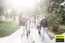 Флешмоб " Winter in Summer" в Баку  - в летнюю жару в зимней одежде (фотосессия)